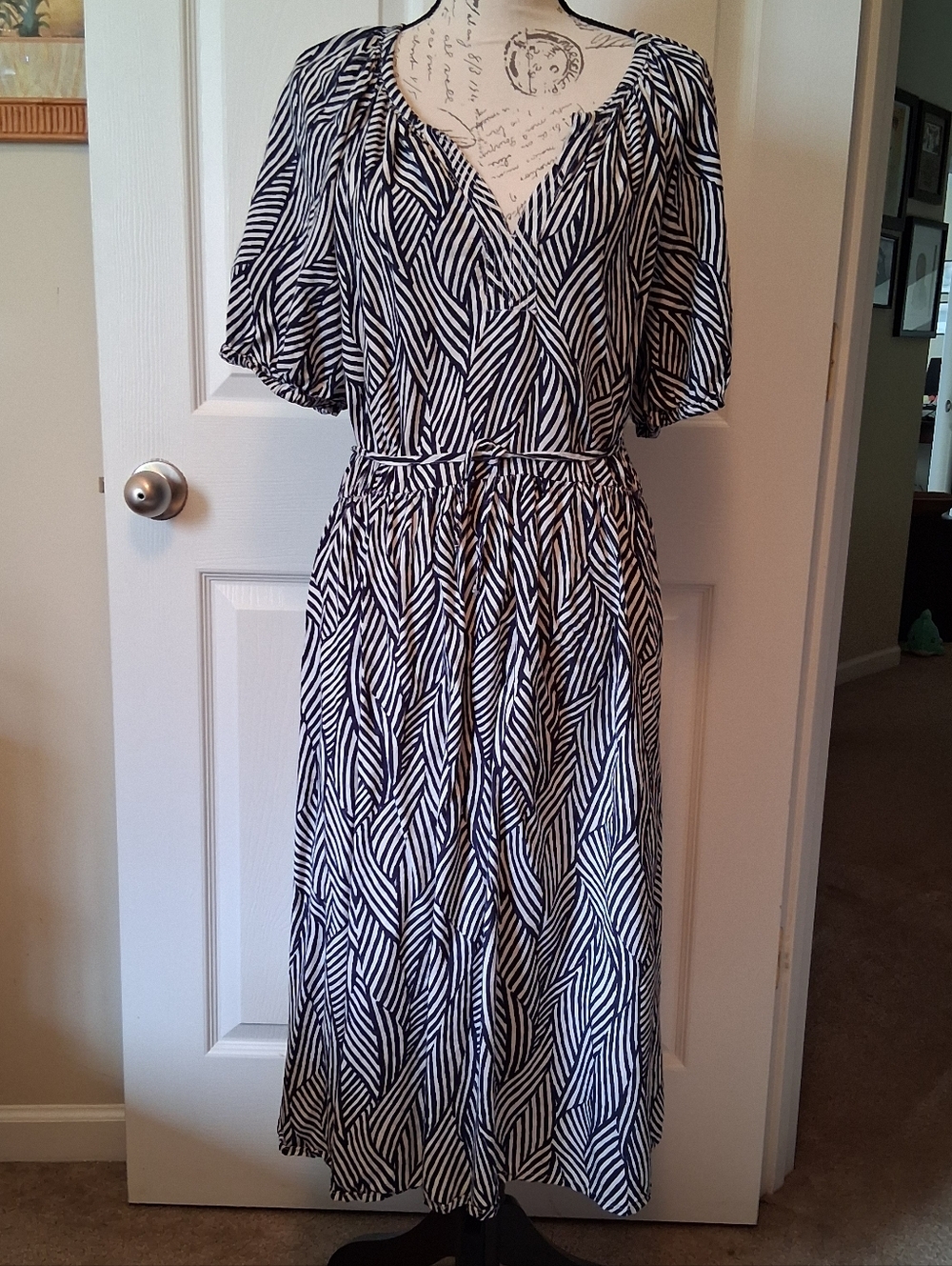 Terra & Sky Blue And White Puff Sleeve Dress. 1X - Picture 8 of 11